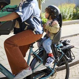 Extra ruimte tussen het kinderzitje en het zadel